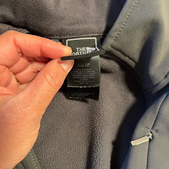 The North Face Embroidered Women's Apex Barrier Soft Shell Jacket - Picture 4 of 4